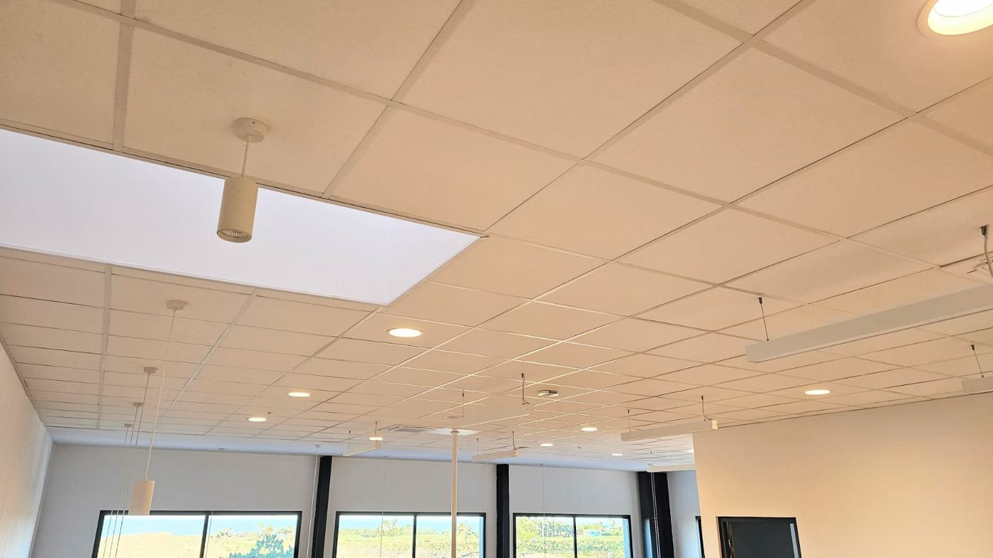 Faux plafond tertiaire fini