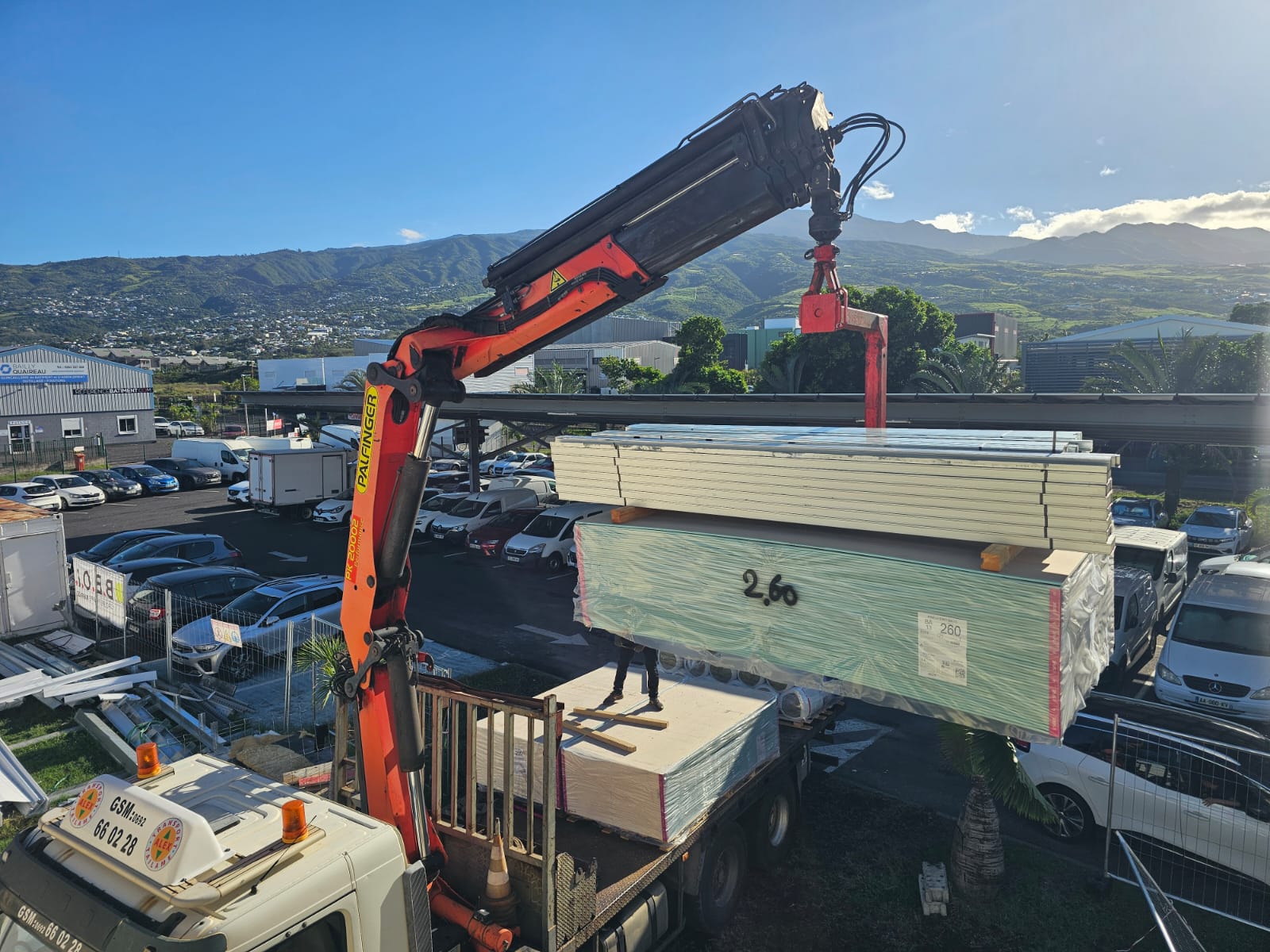 Livraison de plaques et matériaux sur chantier